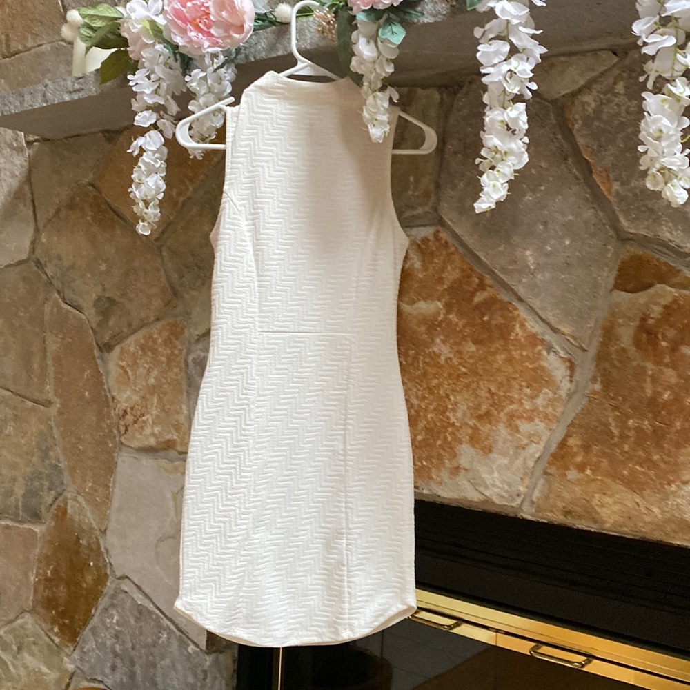 White sleeveless shirt dress in excellent worn only a few times